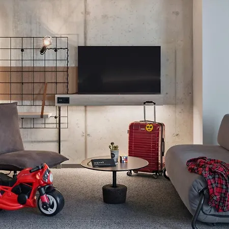 Moxy Ostbahnhof 3*