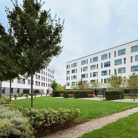 Moxy Ostbahnhof Hotel 3*