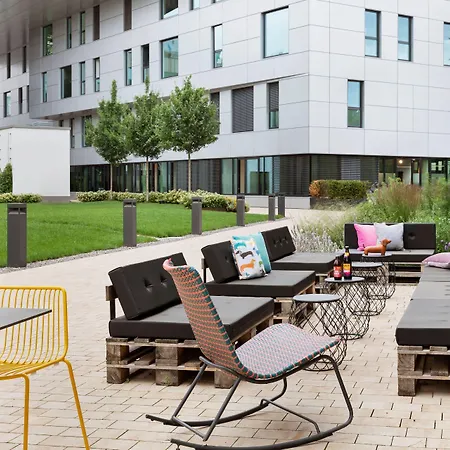 Отель Moxy Ostbahnhof 3*