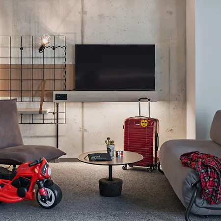 Moxy Ostbahnhof Hotel 3*