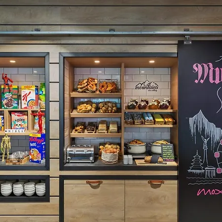 Moxy Ostbahnhof Hotell